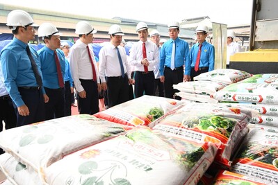 Với phương châm hướng về người lao động, dành sự ưu tiên hàng đầu cho người lao động, thời gian qua, công ty luôn quan tâm cải thiện điều kiện làm việc và tạo cảnh quan môi trường xanh- sạch- đẹp.