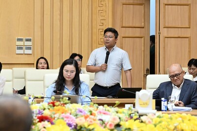 Ông Trần Ngọc Duy - Chuyên viên Vụ Pháp chế (Bộ Y tế) phát biểu tại hội nghị