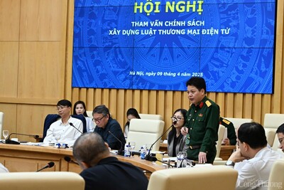 Ông Nguyễn Đức Hải - Phó Cục trưởng Cục Tài chính, Bộ Quốc phòng phát biểu tại hội nghị