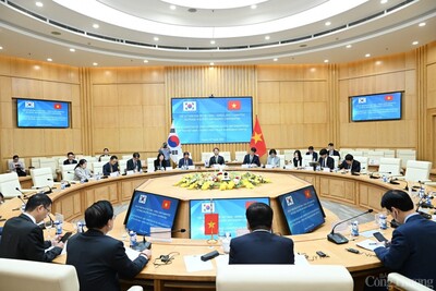 Bộ trưởng Bộ Công Thương Việt Nam Nguyễn Hồng Diên và Bộ trưởng Bộ Thương mại, Công nghiệp và Năng lượng Hàn Quốc Ahn Duk Geun cũng đã đồng chủ trì họp Ủy ban hỗn hợp thực thi Hiệp định Thương mại Tự do Việt Nam - Hàn Quốc