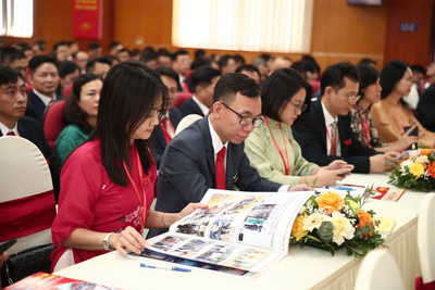 Ấn phẩm đặc biệt của Báo Công Thương nhận được sự quan tâm đặc biệt của các đại biểu tham dự Đại hội Đại biểu Đảng bộ Bộ Công Thương lần thứ nhất, nhiệm kỳ 2025 - 2030
