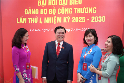 Nụ cười rạng rỡ Ngày Đại hội