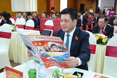 Ấn phẩm đặc biệt của Báo Công Thương về Đại hội Đại biểu Đảng bộ Bộ Công Thương lần thứ nhất, nhiệm kỳ 2025 - 2030 là số báo dày 60 trang, quy tụ nhiều bài viết chuyên sâu về các lĩnh vực của ngành Công Thương.