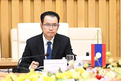 Bộ trưởng Bộ Công Thương Lào Malaithong Kommasith cũng đánh giá cao kết quả hợp tác kinh tế, thương mại giữa hai nước và đề xuất, thống nhất nhiều giải pháp thúc đẩy hợp tác