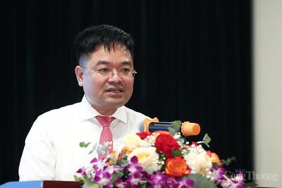 Tổng Biên tập Báo Công Thương Nguyễn Văn Minh đã thay mặt các cơ quan thông tấn - báo chí thuộc Bộ bày tỏ lòng tri ân sâu sắc tới sự quan tâm, tạo điều kiện, chỉ đạo sát sao của Bộ trưởng, Ban Thường vụ Đảng ủy Bộ, các đơn vị trực thuộc Bộ và toàn ngành Công Thương đã luôn đồng hành, hỗ trợ để các cơ quan truyền thông hoàn thành tốt nhiệm vụ