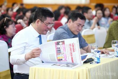 “Toàn ngành Công Thương có hơn 20 ấn phẩm báo, tạp chí và nhiều kênh mạng xã hội… Đó là các kênh, nguồn thông tin chính thống, lan toả sâu rộng; nguồn dữ liệu về công nghiệp, thương mại, hội nhập để phục vụ người dân, cho doanh nghiệp, đối tác”, Tổng Biên tập Nguyễn Văn Minh thông tin.
