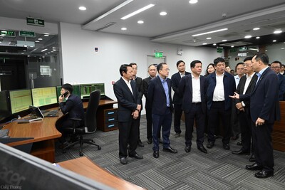 Bộ trưởng Nguyễn Hồng Diên dẫn đầu đoàn công tác của Bộ Công Thương đến thăm, làm việc và kiểm tra công tác bảo đảm cung ứng điện tại Công ty TNHH MTV Vận hành Hệ thống điện và Thị trường điện quốc gia (NSMO) và Tập đoàn Điện lực Việt Nam (EVN)