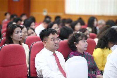 ổng Biên tập Báo Công Thương Nguyễn Văn Minh khẳng định, trong dòng chảy vinh quang của 100 năm báo chí cách mạng Việt Nam, các cơ quan báo chí truyền thông ngành Công Thương đã lớn mạnh cùng sự phát triển của nền công nghiệp, thương mại và hội nhập kinh tế quốc tế nước nhà suốt 80 năm qua.