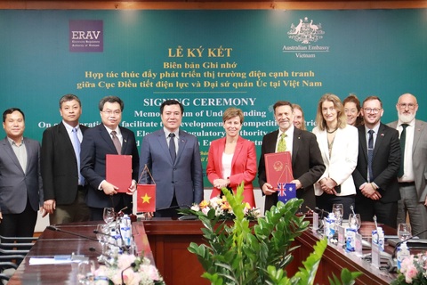 Thứ trưởng Nguyễn Sinh Nhật Tân tiếp Thứ trưởng phụ trách Biến đổi khí hậu, năng lượng Úc và chứng kiến Lễ ký Bản ghi nhớ về hợp tác thúc đẩy phát triển thị trường điện cạnh tranh