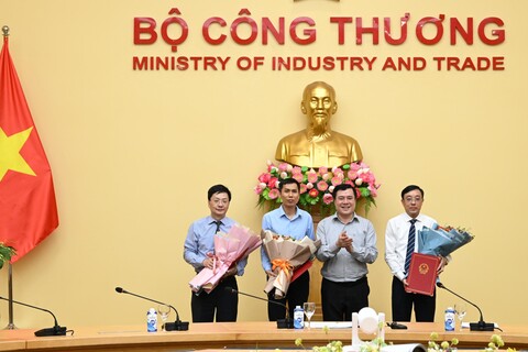 Công bố và trao quyết định của Bộ trưởng Bộ Công Thương về công tác cán bộ