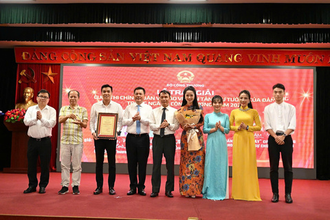 Lễ trao giải Cuộc thi viết về Bảo vệ nền tảng tư tưởng của Đảng trong ngành Công Thương