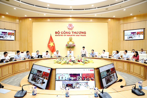 Bộ Công Thương tổ chức họp trực tuyến về tiến độ triển khai các dự án năng lượng