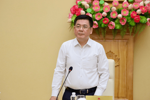 Bộ trưởng Nguyễn Hồng Diên chỉ đạo loạt giải pháp đảm bảo xăng dầu 6 tháng cuối năm