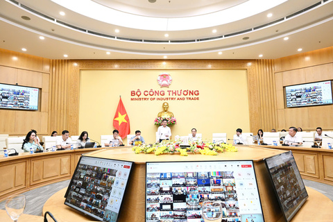 Hội nghị tập huấn trực tuyến về phân quyền, phân cấp và phân định thẩm quyền trong các lĩnh vực quản lý nhà nước của Bộ Công Thương