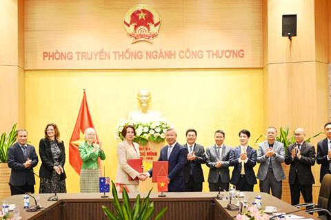 Bộ trưởng Bộ Công Thương Nguyễn Hồng Diên tiếp tân Đại sứ Úc tại Việt Nam