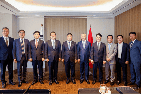 Bộ trưởng Nguyễn Hồng Diên tiếp và làm việc với Chủ tịch kiêm Giám đốc điều hành Tập đoàn Posco International