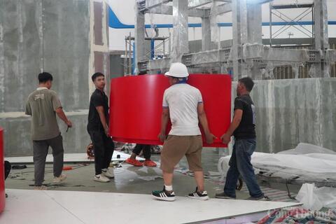 Cận cảnh hiện trường thi công triển lãm 80 năm ngành Công Thương