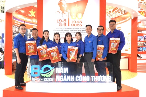 Đoàn Thanh niên Bộ Công Thương tham quan Triển lãm thành tựu đất nước