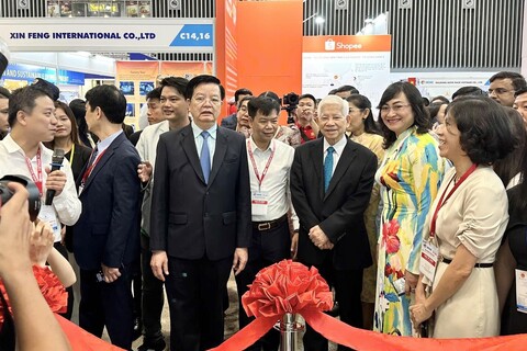 Khu trưng bày ứng dụng thương mại điện tử và công nghệ số thu hút sự quan tâm tại Vietnam International Sourcing 2025