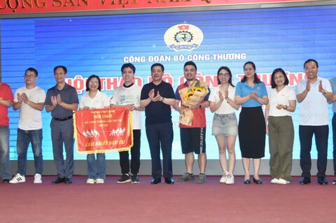 Bộ trưởng Nguyễn Hồng Diên: Hội thao là dịp để mỗi cá nhân, tập thể gắn bó hơn, đoàn kết hơn
