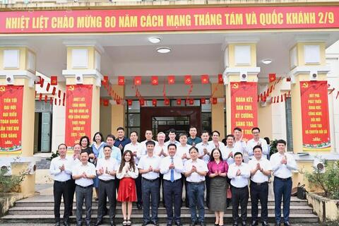 Chùm ảnh: Bộ trưởng Nguyễn Hồng Diên làm việc với Viện Công nghiệp thực phẩm