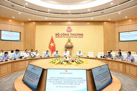 Chùm ảnh: Bộ Công Thương họp về tình hình và giải pháp đảm bảo cung cấp điện