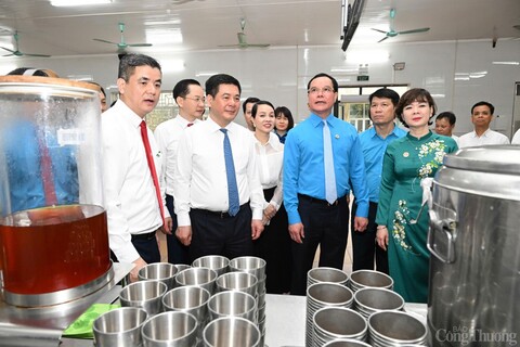 Chùm ảnh: Bộ trưởng Nguyễn Hồng Diên đồng hành cùng Tháng Công nhân 2025