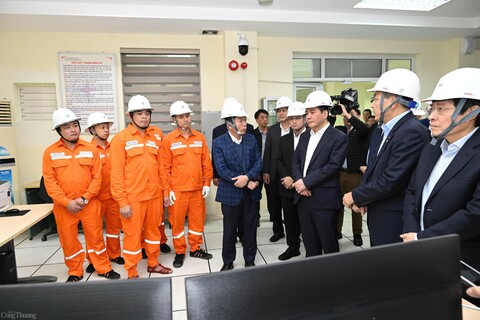 Chùm ảnh: Bộ trưởng Nguyễn Hồng Diên thăm, kiểm tra công tác bảo đảm cung ứng điện dịp Tết Nguyên đán 2025
