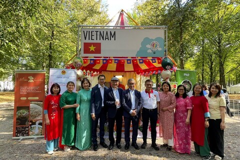 Gian hàng “Ẩm thực Việt Nam - Hương vị khó quên” tại Hà Lan thu hút đông đảo khách tham quan