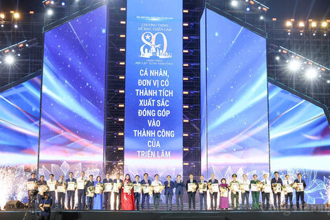 Bộ Công Thương đoạt giải 'Không gian trưng bày tiêu biểu' tại Triển lãm Thành tựu đất nước