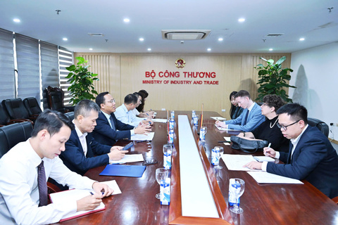 Thứ trưởng Nguyễn Hoàng Long tiếp Đại sứ Đức tại Việt Nam