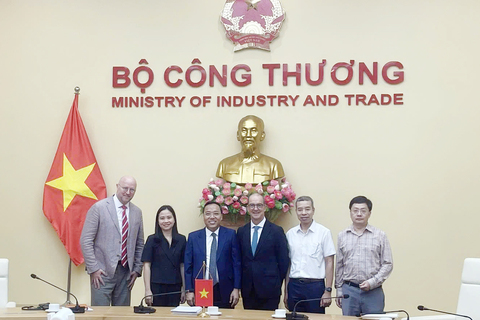 Thứ trưởng Nguyễn Hoàng Long tiếp Đại biện Phái đoàn Liên minh châu Âu tại Việt Nam