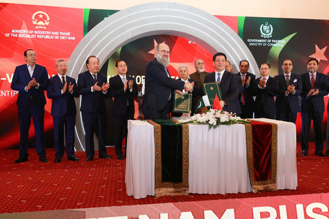 Bộ trưởng Nguyễn Hồng Diên chủ trì Diễn đàn Doanh nghiệp Việt Nam – Pakistan và ký Tuyên bố chung về việc khởi động Đàm phán Thỏa thuận Thương mại Ưu đãi Việt Nam - Pakistan