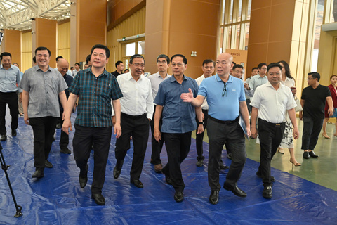 Bộ trưởng Nguyễn Hồng Diên kiểm tra tiến độ thi công Hội chợ Mùa Thu 2025