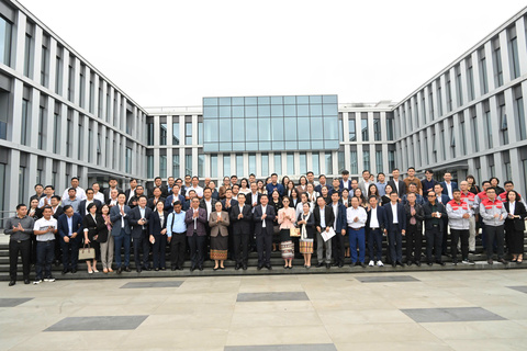 Bộ trưởng Công Thương hai nước Việt - Lào thăm và làm việc tại nhà máy sản xuất ô tô Thành Công Việt Hưng