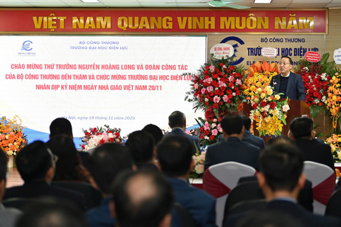 Thứ trưởng Nguyễn Hoàng Long thăm và chúc mừng Trường Đại học Điện lực nhân ngày Nhà giáo Việt Nam 20/11