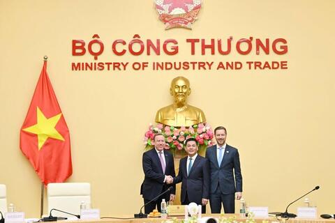 Bộ trưởng Nguyễn Hồng Diên làm việc với Đoàn đại diện cấp cao Hội đồng doanh nghiệp Châu Âu - ASEAN