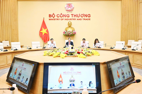 Thứ trưởng Nguyễn Hoàng Long làm việc trực tuyến với Giám đốc IEA Fatih Birol