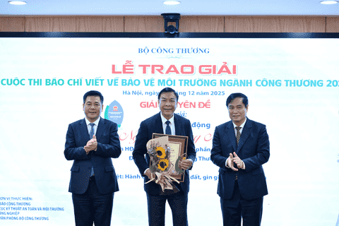 Trao giải cuộc thi Báo chí viết về bảo vệ môi trường ngành Công Thương 2025
