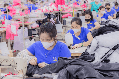 Xuất xứ hàng hóa và phép thử năng lực hội nhập của doanh nghiệp dệt may Việt