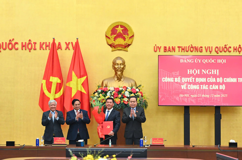 Công bố Quyết định của Bộ Chính trị chỉ định Bộ trưởng Nguyễn Hồng Diên giữ chức Phó Bí thư Đảng ủy Quốc hội