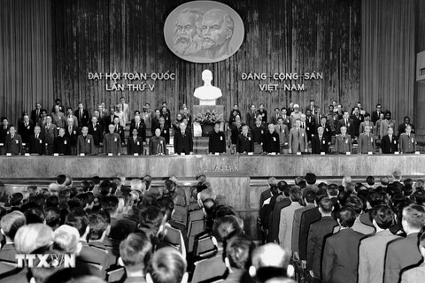 Đại hội lần thứ V của Đảng: Xây dựng chủ nghĩa xã hội và bảo vệ Tổ quốc XHCN