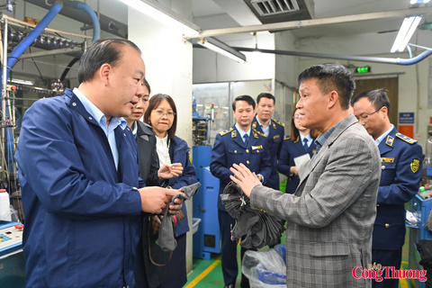 Kiểm tra tình hình cung - cầu, giá cả và chất lượng hàng hóa Tết Bính Ngọ 2026 tại Hà Nội