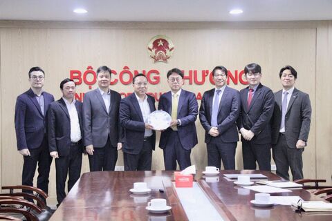 Thứ trưởng Bộ Công Thương Nguyễn Hoàng Long làm việc với Tập đoàn Doosan Enerbility