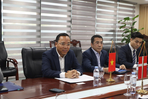 Thứ trưởng Nguyễn Hoàng Long tiếp và làm việc với Lãnh đạo cấp cao Tập đoàn Vestas Wind Systems A/S