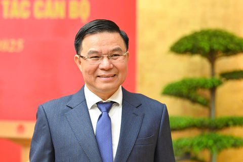 Quyền Bộ trưởng Lê Mạnh Hùng gửi thư chúc mừng năm mới tới các thế hệ cán bộ, công chức, viên chức, người lao động ngành Công Thương