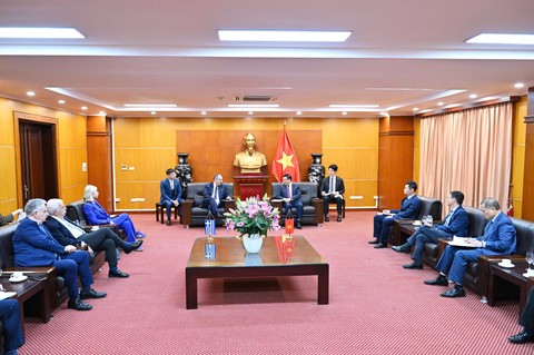 Quyền Bộ trưởng Bộ Công Thương Lê Mạnh Hùng tiếp xã giao Phó Chủ tịch thứ nhất Quốc hội Hy Lạp