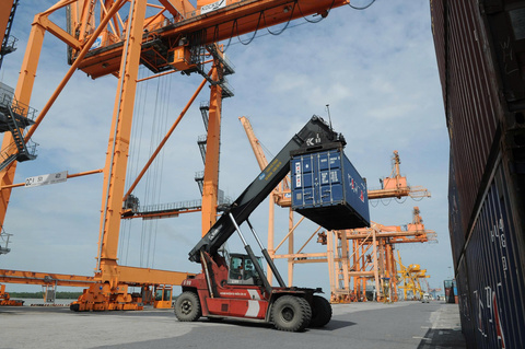 Bộ Công Thương sửa đổi, bổ sung thủ tục hành chính lĩnh vực xuất nhập khẩu