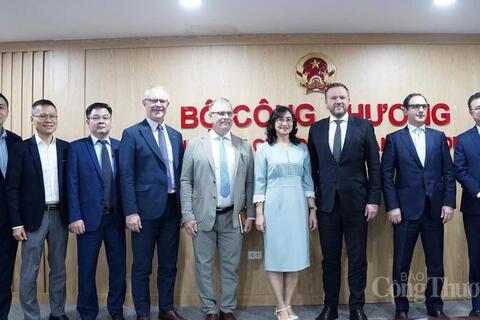 Thứ trưởng Bộ Công Thương Phan Thị Thắng tiếp, làm việc với Bộ trưởng Bộ Ngoại giao Estonia Margus Tsahkna