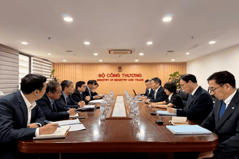 Thứ trưởng Trương Thanh Hoài làm việc với Thống đốc tỉnh Yamanashi, Nhật Bản